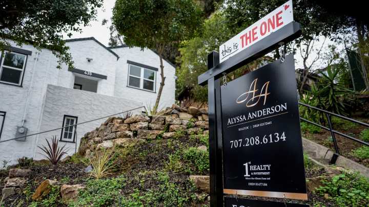 Homebuyers make a last gasp effort before the holidays, but interest rates offer little incentive