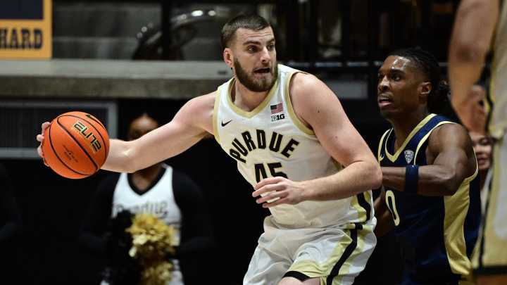 Aaron Bradshaw technical foul, Memphis player fouls out vs Purdue, Oscar Cluff