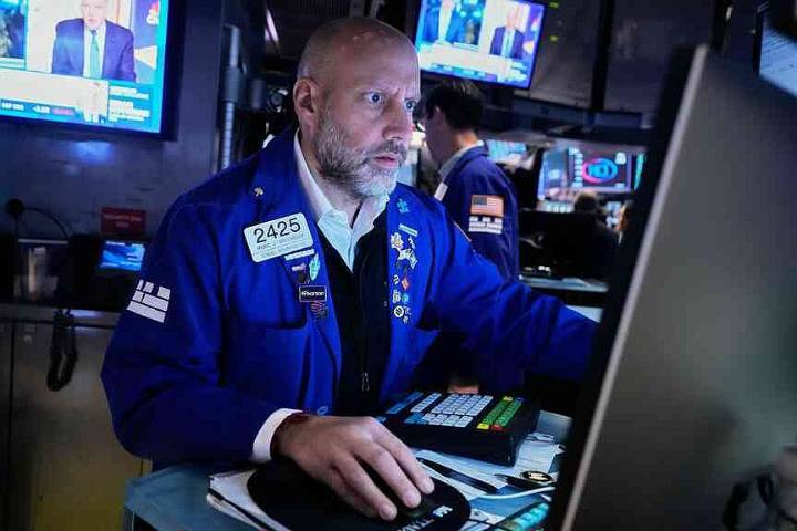 Wall Street gains ground as tech stocks climb higher