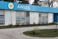 Confirmado: ANSES entrega un extra de más de $230.000 para AUH en diciembre 2025