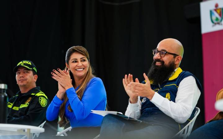 Gobernadora Matiz responde a críticas por entrega de maquinaria por parte del gobierno nacional