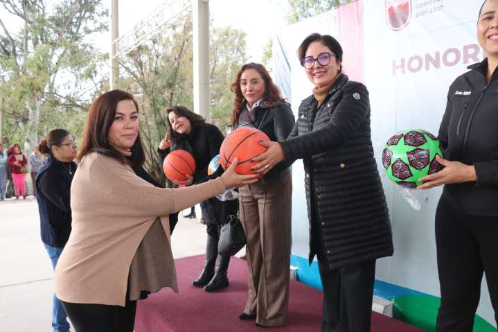 Entrega Gobierno de Zacatecas apoyos económicos a familias y material deportivo al CEI Roberto Cabral del Hoyo