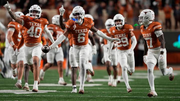 Texas spoils No. 3 A&M's perfect season, knocks Aggies out of SEC title game