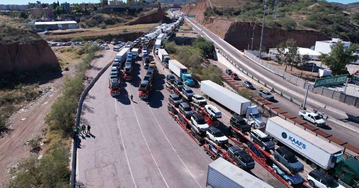 Riesgo de desabasto y pérdidas millonarias tras bloqueo agrícola en la garita de Nogales