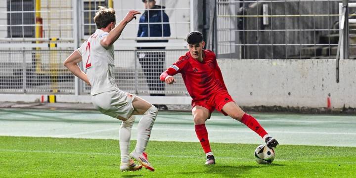 Bayern Múnich exalta el talento de Felipe Chávez: “Es un artista con la pelota, puedes ver el impacto peruano”