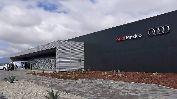 Perdió Audi México 4 millones de dólares por bloqueos carreteros encabezados por campesinos
