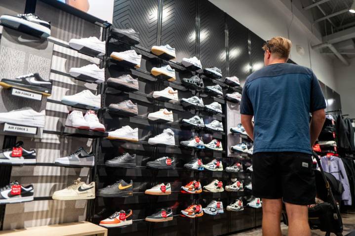 Dick's Sporting Goods warns it will close Foot Locker stores after profits fall short