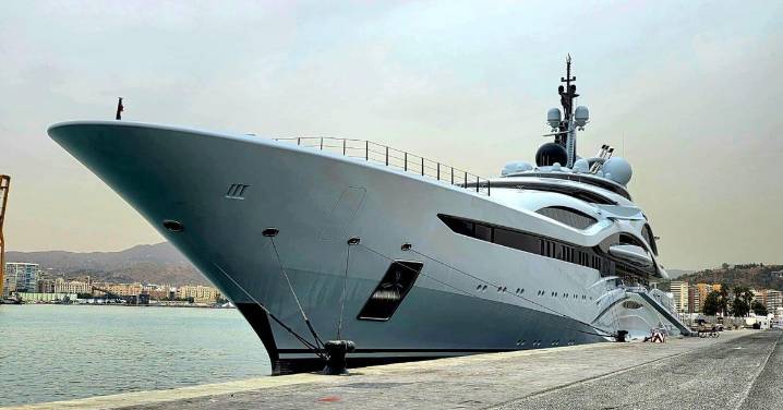 El super yate del emir de Catar regresa a Málaga