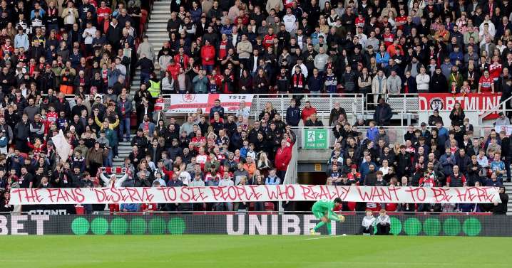 Middlesbrough faithful send clear message to Rob Edwards with banner and Riverside chants