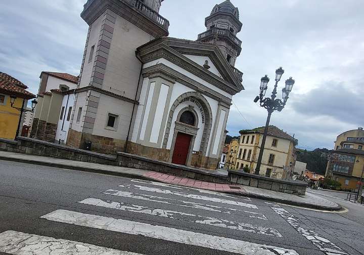 El Ayuntamiento de Carreño renueva la señalización para mejorar la seguridad vial