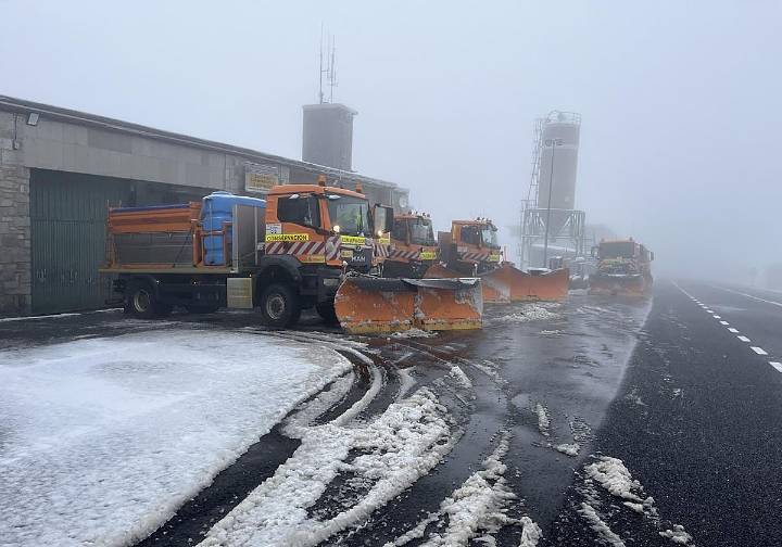 Restricciones a camiones y puertos con cadenas: así afecta la nieve a la circulación por las carreteras de Asturias