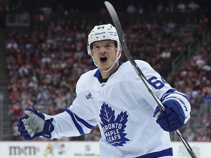 Ex-Leaf David Kampf not unemployed long, signs with Vancouver Canucks