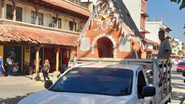 Comienzan a llegar los primeros elementos de la “Villa Navideña 2025”