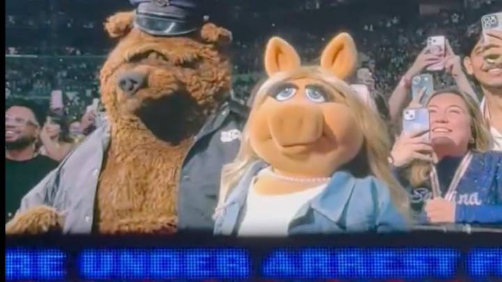 Sabrina Carpenter Arrests Miss Piggy at LA Tour Stop: Watch