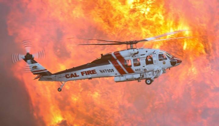 Transforman helicópteros Black Hawk para la extinción de incendios forestales y el auxilio en casos de desastre