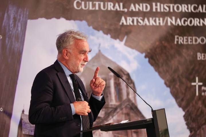 Luis Moreno Ocampo propuso una campaña para que Azerbaiyán libere a los prisioneros armenios en medio de la candidatura de Donald Trump al Nobel de la Paz