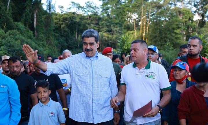 Maduro fortalece el Poder Popular: Visita a comuna Parque Caiza