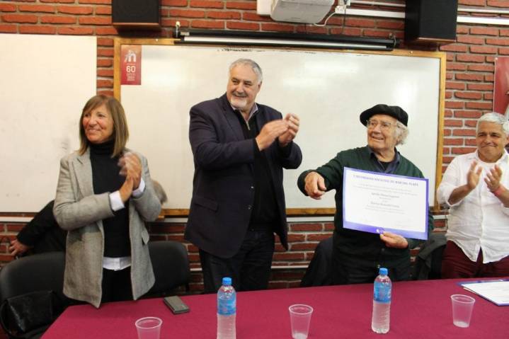 La Universidad le entregó el título Honoris Causa a Pérez Esquivel