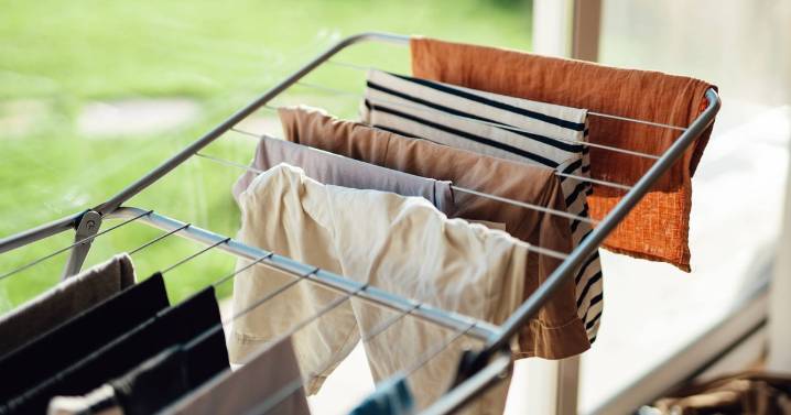 Dry clothes faster indoors with simple 2-minute trick after washing — no heating needed