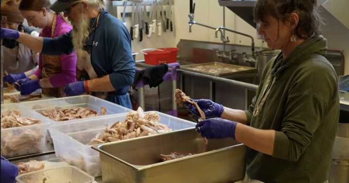 Livingston Free Community Thanksgiving Dinner serves 700 free meals