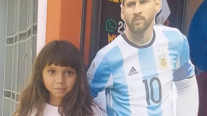 La familia de la nena atropellada por una policía en Plottier pidió una cadena de oración frente al Hospital Castro Rendón