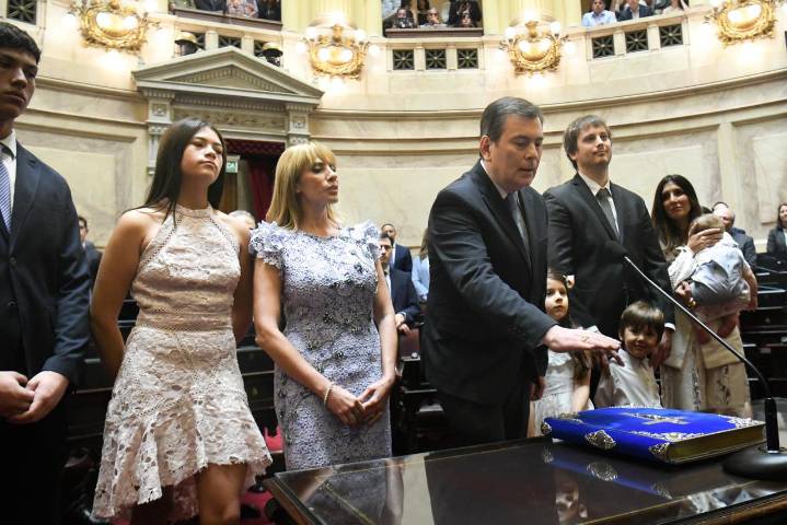 Zamora se corta solo en el Senado, debilita a UxP y reaviva su Frente Cívico