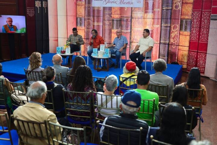 Mincyt presenta dos libros para el pensamiento crítico y comunal