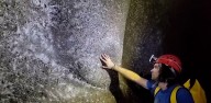 Descubren en la frontera entre Grecia y Albania una cueva con una telaraña gigante habitada por 111.000 arañas