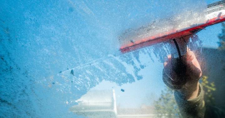 AA says drivers should 'never' use common item to de