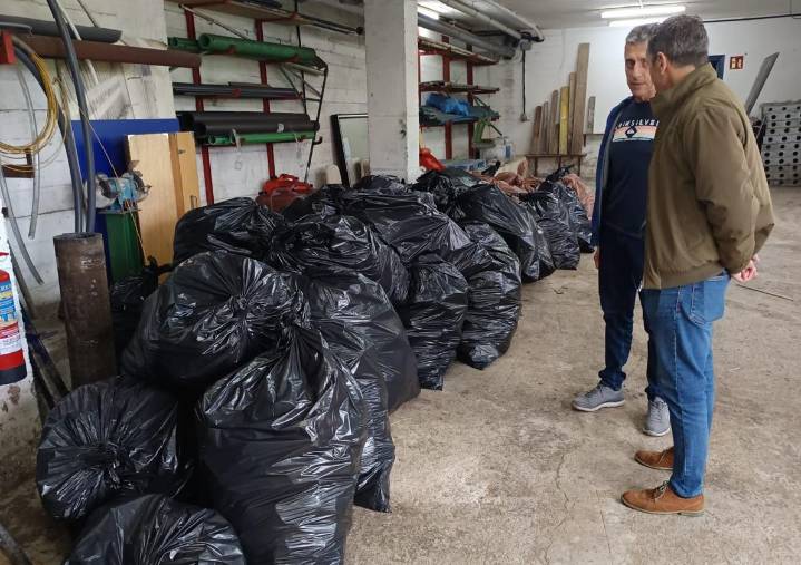 Retiran más de 5.000 kilos de residuos del abandonado Soccer World de Nuevo Gijón