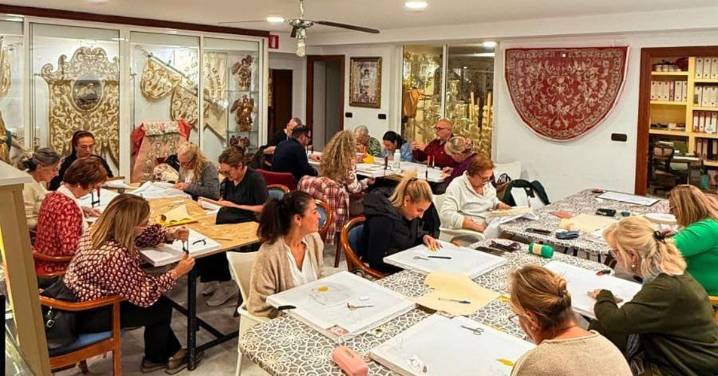 El Triunfo inaugura un nuevo taller de bordado: “Un espacio donde el arte y la comunidad se unen”