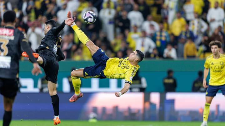 Cristiano Ronaldo se luce en Arabia con un golazo de chilena que da la vuelta al mundo