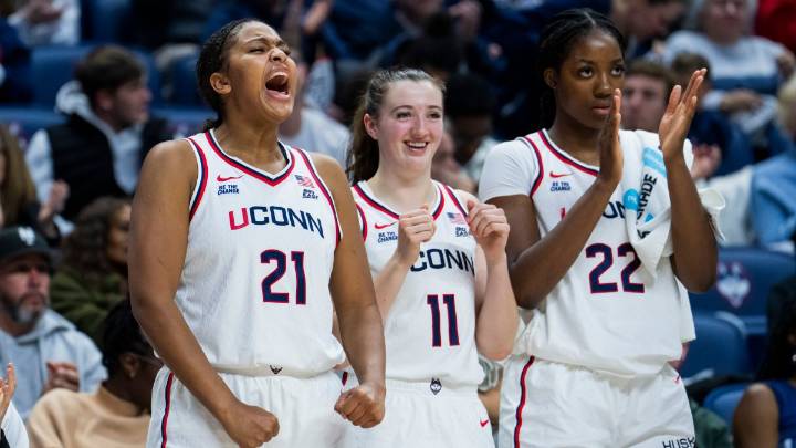 UConn remains at No. 1 in women’s AP Top 25