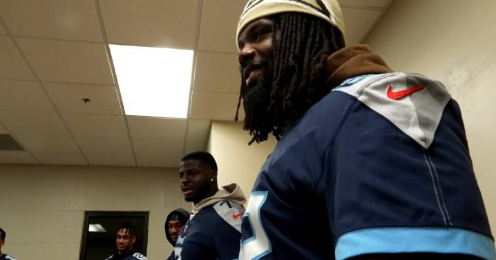 Titans rookies distribute holiday meals to Nashville families before Thanksgiving