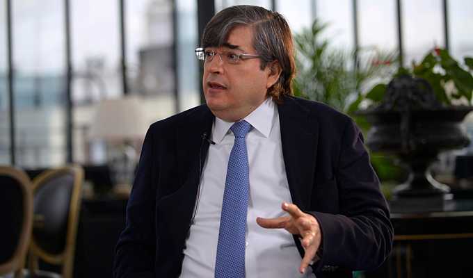 Jaime Bayly insinúa posible infidelidad en su matrimonio en su última columna