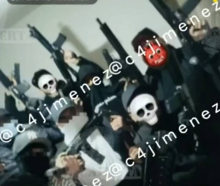 Hombre vinculado con extorsiones y asesinatos en CdMx presume armas en redes sociales