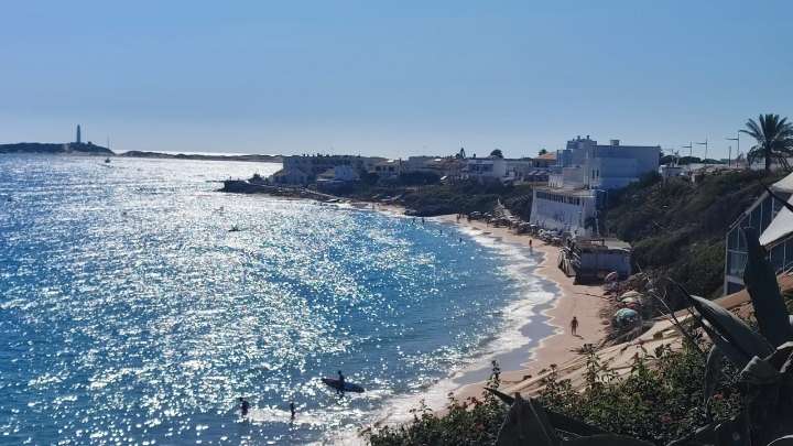 El litoral de Cádiz se desvanece entre temporales y desacuerdos institucionales