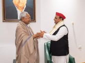 Akhilesh congratulates Nitish Kumar on taking oath as Bihar CM