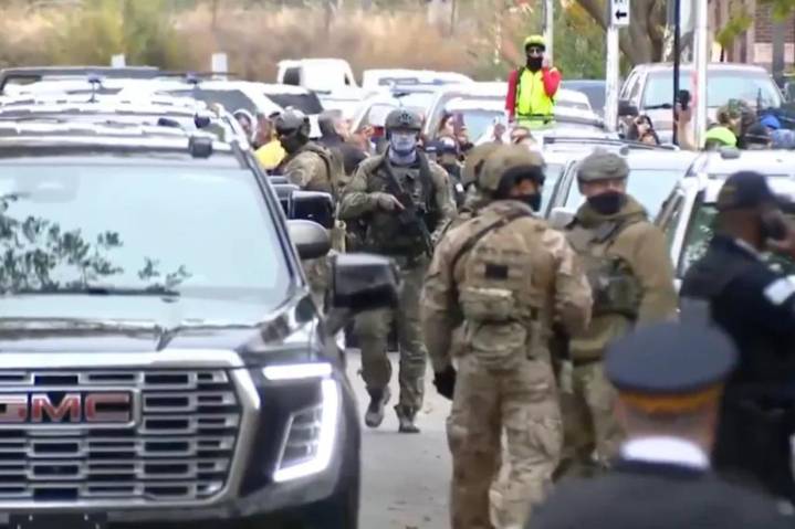 Border Patrol agents shot at in Chicago, mob throws bricks at DHS vehicles