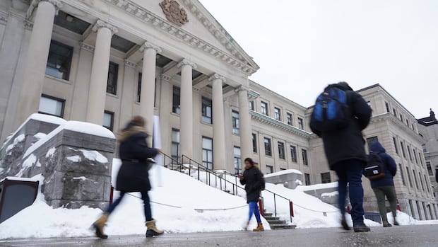 Budget 2025 slashes Canada Student Grants, experts warn