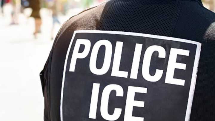 Juez de Colorado emite orden que dice que los agentes de ICE no pueden detener sin orden a migrantes, solo por sospecha de huida