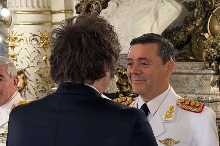 Carlos Presti no pedirá su retiro para asumir en Defensa