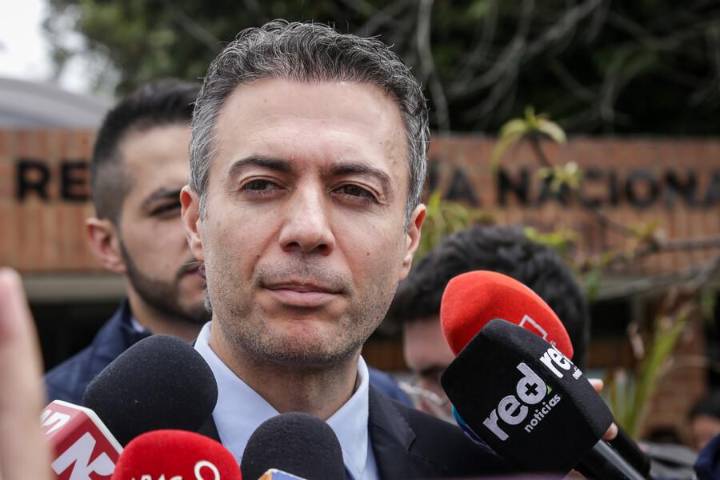 Daniel Quintero no podrá recoger firmas: Registraduría confirma que inscripción en la consulta lo inhabilita