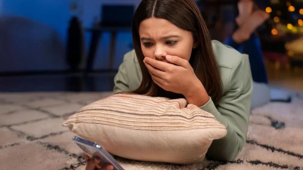 Uso de redes sociales detona depresión en niños, asegura experta