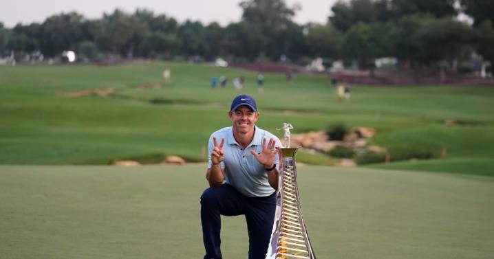 Ryan Fox is among the early leaders at the Australian PGA. Adam Scott is 1 stroke behind