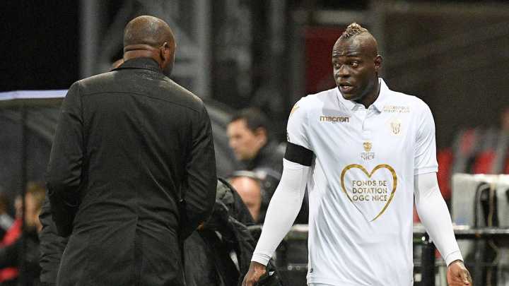Despiden a Vieira del Génova y Balotelli lo celebra con un surrealista mensaje en el que etiqueta a su exentrenador: "El karma es j..."