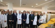 Moreno inaugura, tras casi un año acabada, la nueva área para quimioterapias del Clínico de Málaga