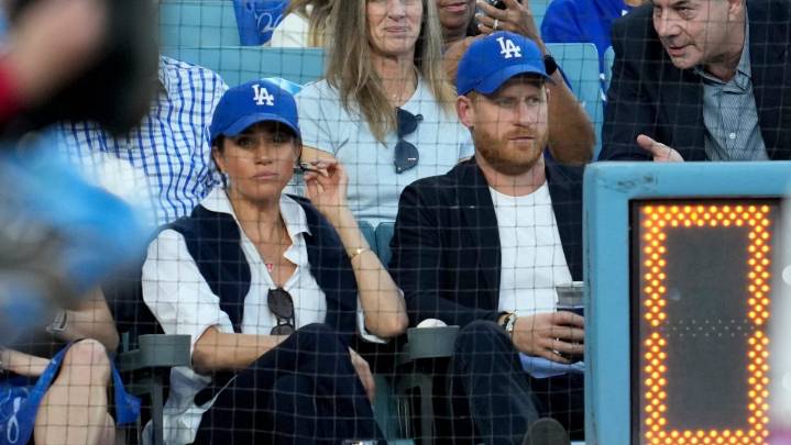 Príncipe Harry se disculpa con Canadá por usar gorra de Dodgers en Serie Mundial