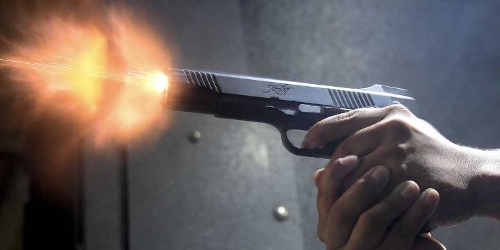 Armed Florida homeowner fights back against 4 thugs who reportedly try to force their way into his residence