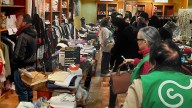 Abre el Mercadillo Navideño contra el cáncer en Huesca con donaciones de comercios y particulares